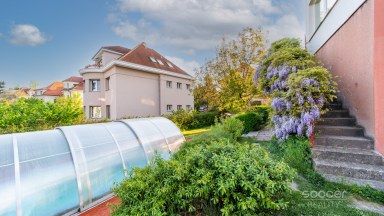 Velmi hezký byt s krásným výhledem a terasou v rodinné vile.