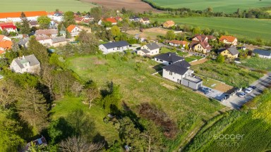 Prodej stavebního pozemku 2813 m2 v obci Dobříč u Prahy, okres Praha - Západ.