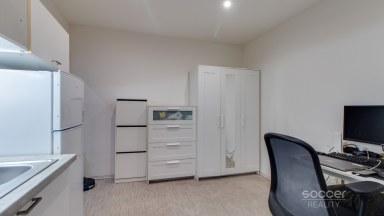 Prodej bytu 1+kk/sklep, 20,7 + 2m2, ulice Zelenečská, Praha 9 - Hloubětín.