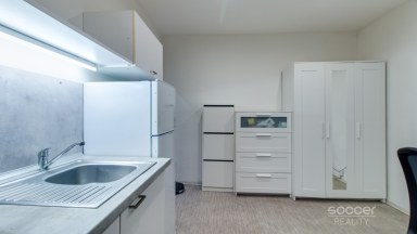 Prodej bytu 1+kk/sklep, 20,7 + 2m2, ulice Zelenečská, Praha 9 - Hloubětín.