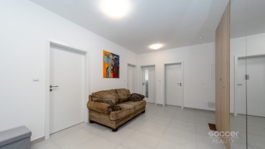 Prodej bytu 4+kk/sklep/garážové stání/balkon, 104m2, ul. Nepomuckých, Praha 9 - Letňany.