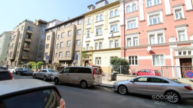 Pronájem hezkého bytu 3+kk (mezonet), 85m2, Praha 5 - Smíchov, Grafická