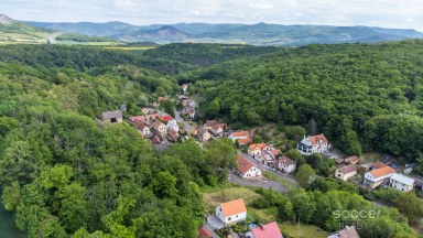 Prodej stavebního pozemku 800 m², obec Oparno, okres Litoměřice.