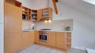 Pronájem bytu 2+kk/pokoj v patře, 69 m2, Praha 8 - Libeň, ul. Na Žertvách.