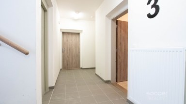 Pronájem bytu 1+kk 30 m2 + balkon 4 m2, ulice Sicherova, Praha 9 - Kyje.
