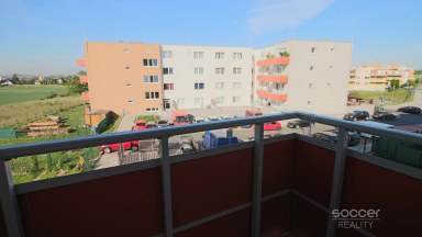 Pronájem bytu 1+kk 30 m2 + balkon 4 m2, ulice Sicherova, Praha 9 - Kyje.