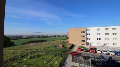 Pronájem bytu 1+kk 30 m2 + balkon 4 m2, ulice Sicherova, Praha 9 - Kyje.