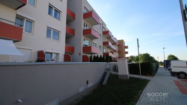 Pronájem bytu 1+kk 30 m2 + balkon 4 m2, ulice Sicherova, Praha 9 - Kyje.