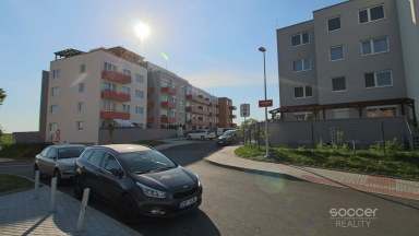 Pronájem bytu 1+kk 30 m2 + balkon 4 m2, ulice Sicherova, Praha 9 - Kyje.