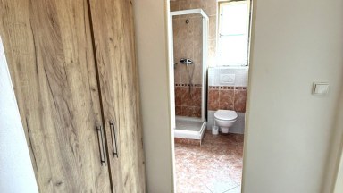 Pronájem světlého, prostorného bytu 1+kk, 42m2 v Praze 3- Jeseniova ul.