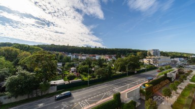 Prodej loftového bytu 1+kk s balkonem a možným sklepem a GS – Bydlení na Krejcárku, Praha 9.