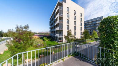 Prodej loftového bytu 1+kk s balkonem a možným sklepem a GS – Bydlení na Krejcárku, Praha 9.