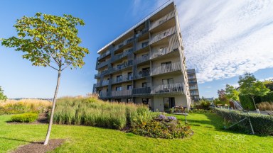 Prodej loftového bytu 1+kk s balkonem a možným sklepem a GS – Bydlení na Krejcárku, Praha 9.