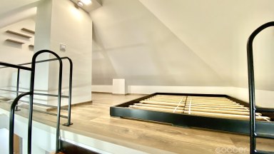 Velmi útulný ateliér ve vile s géniem loci v atraktivním místě. 