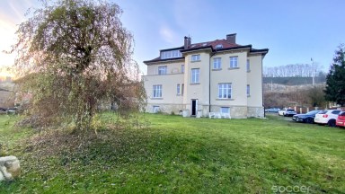 Velmi útulný ateliér ve vile s géniem loci v atraktivním místě. 