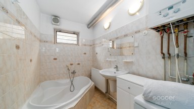 Malebný dům s příjemnou zahradou v atraktivní lokalitě.