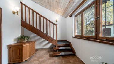 Malebný dům s příjemnou zahradou v atraktivní lokalitě.