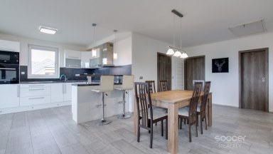 Rodinný dům 4+kk s terasou a zahradou, Kaňk u Kutné Hory.