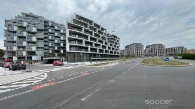 Pronájem bytu 2+kk, 54,1 m2 s terasou 5,7 m2 a sklepem, Praha 10 – Strašnice, ul. Ramonova.