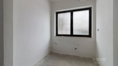 K pronájmu kanceláře/byt 90 m²/zahrada – Praha, Mezihoří, Horní Počernice