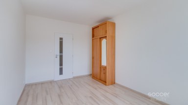 Prodej zrekonstruovaného bytu 2+kk, 47 m2, ul. Za Sídlištěm, Praha 4 - Komořany. 