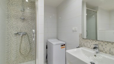 Prodej zrekonstruovaného bytu 2+kk, 47 m2, ul. Za Sídlištěm, Praha 4 - Komořany. 