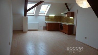 Pronájem bytu 2+kk, 66 m2, Beroun, ul. Česká.