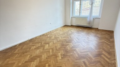 Pronájem  prostorného bytu 3+1, 110 m2 v Praze 3, ulice Nitranská