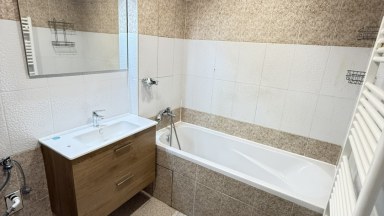 Pronájem  prostorného bytu 3+1, 110 m2 v Praze 3, ulice Nitranská