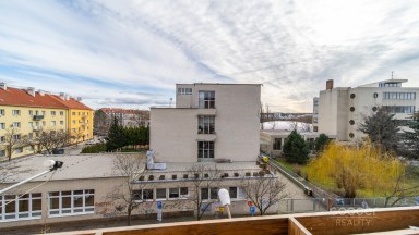 Pronájem bytu 2+kk/B/S, 53 m2, ul. Prouzova, Praha 9 - Vysočany.