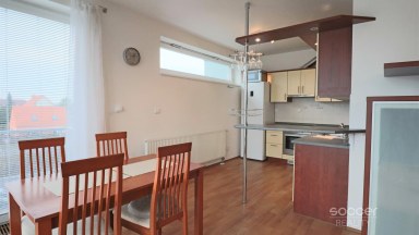 Pronájem bytu 2+kk/B/G, 59 m2 + 7 m2 balkon, ulice Pod Nouzovem, Praha – Kbely. 