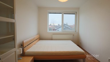 Pronájem bytu 2+kk/B/G, 59 m2 + 7 m2 balkon, ulice Pod Nouzovem, Praha – Kbely. 
