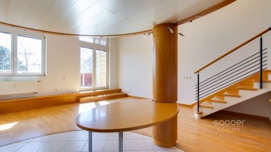 Pronájem atypického loftu 51,5 m2 s terasou na adrese Na Pokraji, Praha 9 - Prosek.