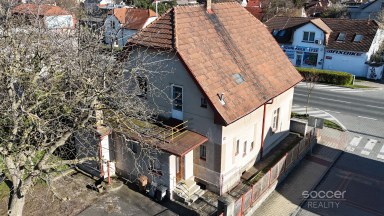 Pronájem staršího rodinného domu 4+1, ul. Dobšická, Praha – Horní Počernice.