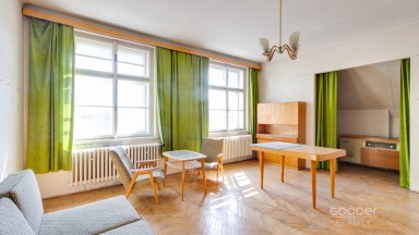 Pronájem staršího rodinného domu 4+1, ul. Dobšická, Praha – Horní Počernice.