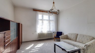 Pronájem staršího rodinného domu 4+1, ul. Dobšická, Praha – Horní Počernice.