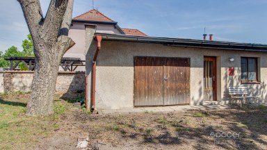 Pronájem garáží s pozemkem 450 m2, ul. Dobšická, Praha – Horní Počernice.
