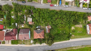 Prodej stavebního pozemku s rodinným domem k rekonstrukci – Sehradice, okres Zlín.