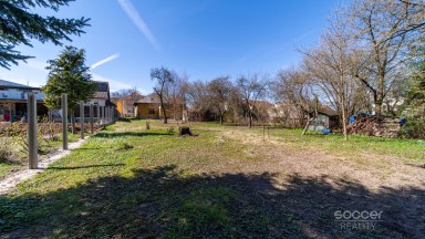 Prodej domu s pozemkem 1 310 m², Jičín – Holínské Předměstí.