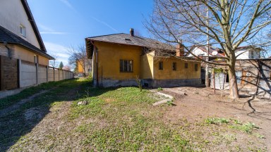 Prodej domu s pozemkem 1 310 m², Jičín – Holínské Předměstí.