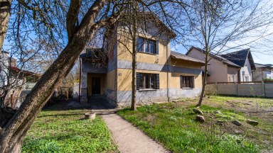 Prodej domu s pozemkem 1 310 m², Jičín – Holínské Předměstí.