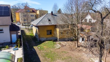 Prodej domu s pozemkem 1 310 m², Jičín – Holínské Předměstí.