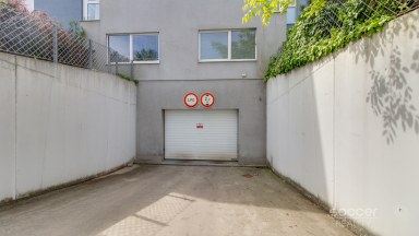 Pronájem garážového stání nebo dvou garážových stání v ulici Herlíkovická, Praha 9 - Kbely.