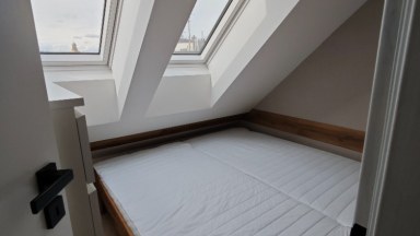 Pronájem bytu 1+1 s terasou, 30 m2, Praha 2 - Vinohrady.