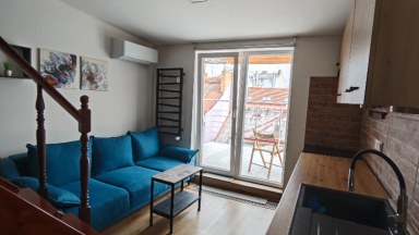Pronájem bytu 1+1 s terasou, 30 m2, Praha 2 - Vinohrady.