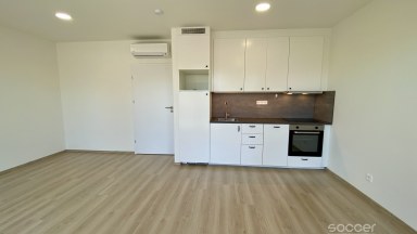 Nový apartmán s terasou a parkovacím stáním v prestižní čtvrti.