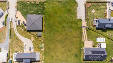 Unikátní stavební parcela s trvalým výhledem na horizontu v Jílovém u Prahy  o velikosti 1 192 m²