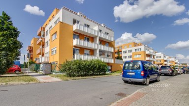 Pronájem bytu 2+kk/T/B/G, v ulici Farkašova, Praha 9 - Kyje. 