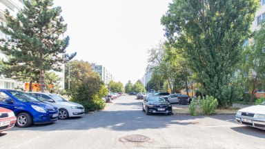Pronájem bytu 3+1 (77 m²) s lodžií (6 m²) a parkem ve vnitrobloku – ul. Přecechtělova, Praha 13