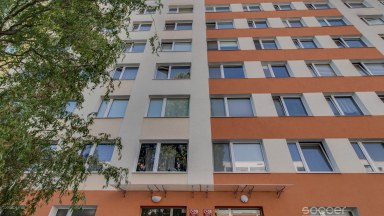 Pronájem bytu 3+1 (77 m²) s lodžií (6 m²) a parkem ve vnitrobloku – ul. Přecechtělova, Praha 13